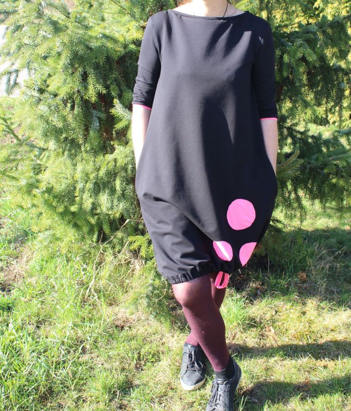 Dámské BALONOVÉ šaty - černé + růžové puntíky vyrobeno v ČR