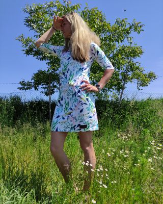Dámské šaty Iveta Milky - akvarelové lístky des. 1118 vyrobeno v ČR